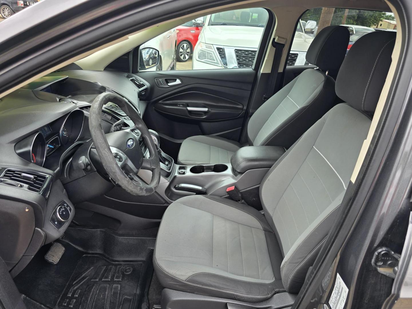 2013 GRAY Ford Escape SE (1FMCU9GX0DU) with an 1.6L L4 DOHC 16V engine, 6-Speed Automatic transmission, located at 2660 S.Garland Avenue, Garland, TX, 75041, (469) 298-3118, 32.885551, -96.655602 - Welcome to DallasAutos4Less, one of the Premier BUY HERE PAY HERE Dealers in the North Dallas Area. We specialize in financing to people with NO CREDIT or BAD CREDIT. We need proof of income, proof of residence, and a ID. Come buy your new car from us today!! This is a Super Clean 2013 FORD ESCAP - Photo#11