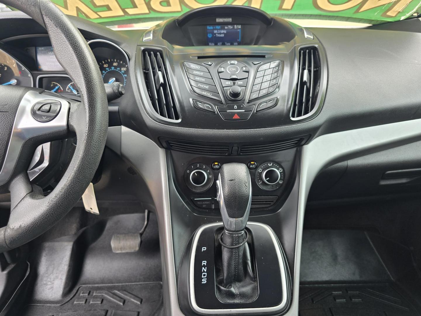 2013 GRAY Ford Escape SE (1FMCU9GX0DU) with an 1.6L L4 DOHC 16V engine, 6-Speed Automatic transmission, located at 2660 S.Garland Avenue, Garland, TX, 75041, (469) 298-3118, 32.885551, -96.655602 - Welcome to DallasAutos4Less, one of the Premier BUY HERE PAY HERE Dealers in the North Dallas Area. We specialize in financing to people with NO CREDIT or BAD CREDIT. We need proof of income, proof of residence, and a ID. Come buy your new car from us today!! This is a Super Clean 2013 FORD ESCAP - Photo#13