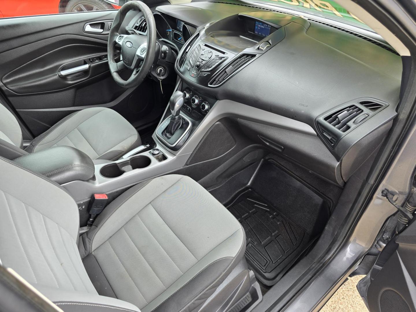 2013 GRAY Ford Escape SE (1FMCU9GX0DU) with an 1.6L L4 DOHC 16V engine, 6-Speed Automatic transmission, located at 2660 S.Garland Avenue, Garland, TX, 75041, (469) 298-3118, 32.885551, -96.655602 - Welcome to DallasAutos4Less, one of the Premier BUY HERE PAY HERE Dealers in the North Dallas Area. We specialize in financing to people with NO CREDIT or BAD CREDIT. We need proof of income, proof of residence, and a ID. Come buy your new car from us today!! This is a Super Clean 2013 FORD ESCAP - Photo#18