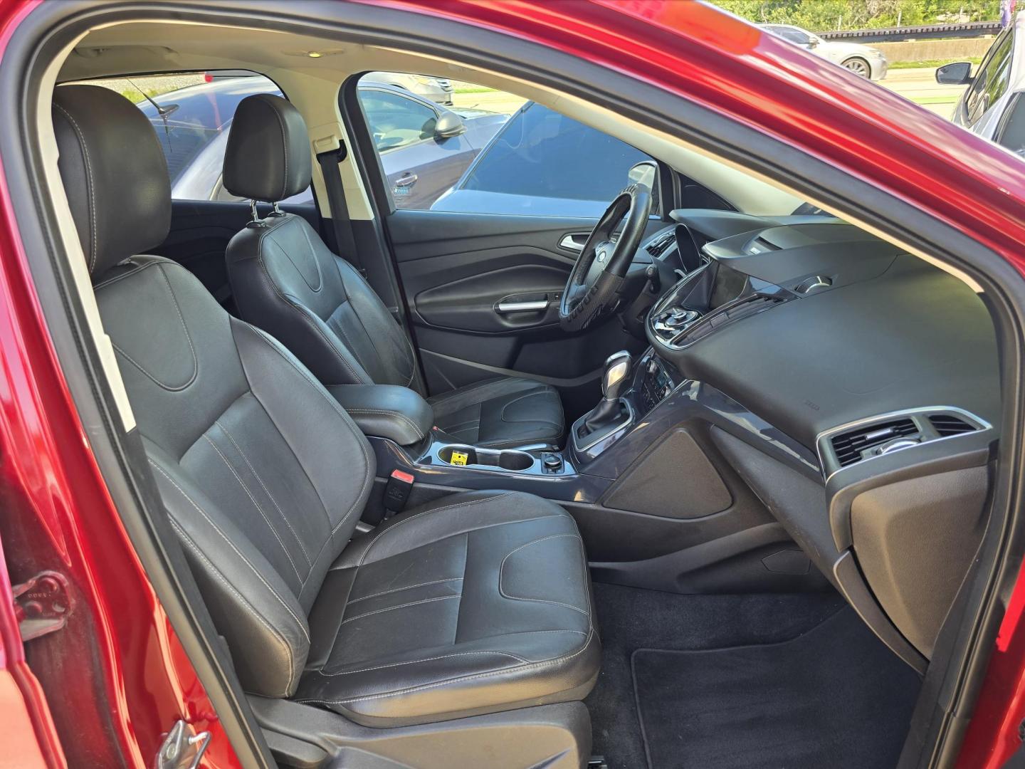 2013 RED Ford Escape Titanium (1FMCU0J93DU) with an 2.0L L4 DOHC 16V engine, 6-Speed Automatic transmission, located at 2660 S.Garland Avenue, Garland, TX, 75041, (469) 298-3118, 32.885551, -96.655602 - Welcome to DallasAutos4Less, one of the Premier BUY HERE PAY HERE Dealers in the North Dallas Area. We specialize in financing to people with NO CREDIT or BAD CREDIT. We need proof of income, proof of residence, and a ID. Come buy your new car from us today!! This is a Super Clean 2013 FORD ESCAP - Photo#21