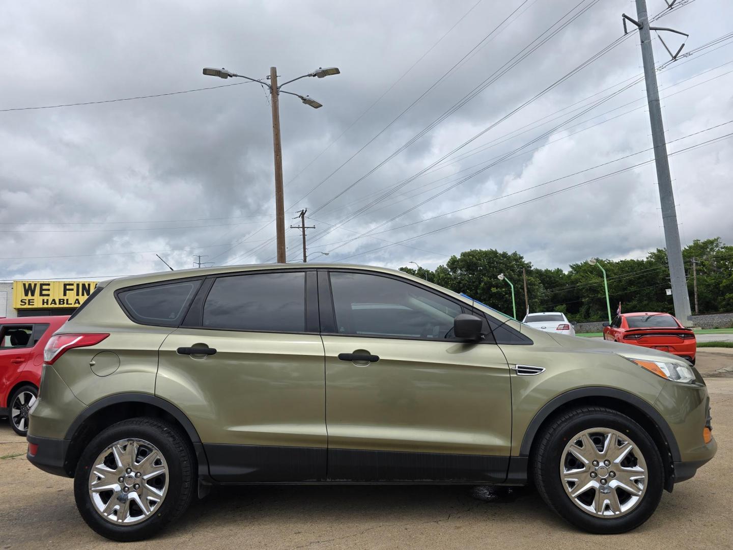 2013 GREEN Ford Escape S (1FMCU0F75DU) with an 2.5L L4 DOHC 16V engine, 6-Speed Automatic transmission, located at 2660 S.Garland Avenue, Garland, TX, 75041, (469) 298-3118, 32.885551, -96.655602 - Photo#2