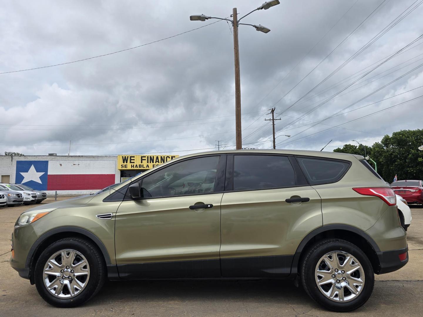 2013 GREEN Ford Escape S (1FMCU0F75DU) with an 2.5L L4 DOHC 16V engine, 6-Speed Automatic transmission, located at 2660 S.Garland Avenue, Garland, TX, 75041, (469) 298-3118, 32.885551, -96.655602 - Photo#6