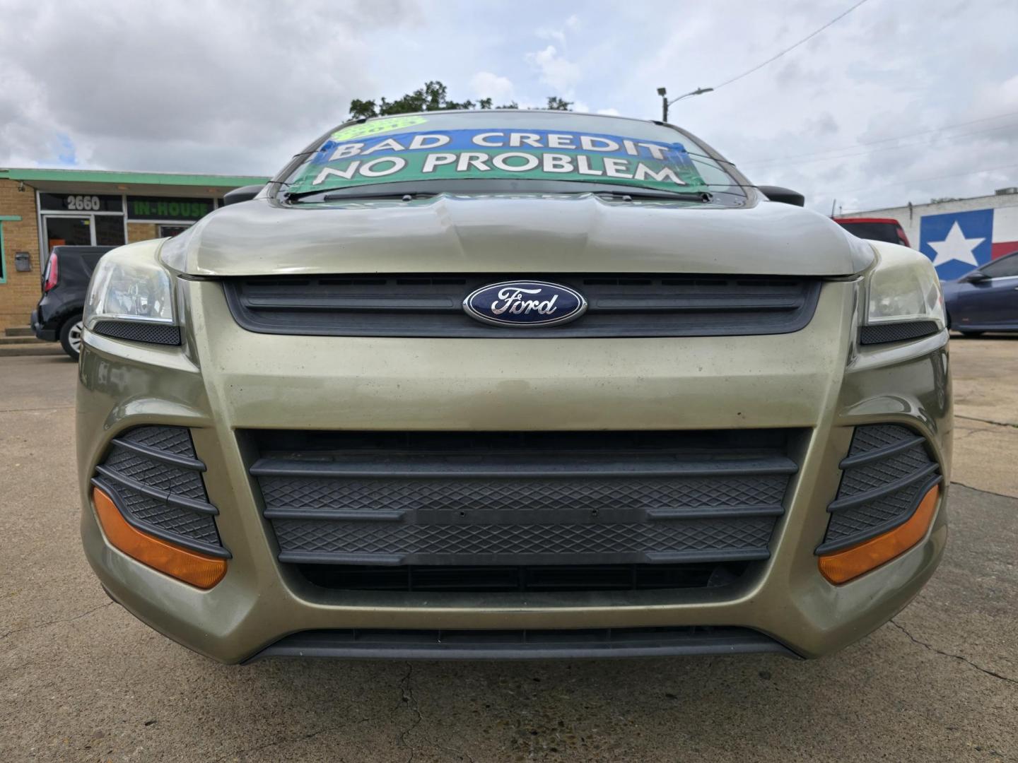 2013 GREEN Ford Escape S (1FMCU0F75DU) with an 2.5L L4 DOHC 16V engine, 6-Speed Automatic transmission, located at 2660 S.Garland Avenue, Garland, TX, 75041, (469) 298-3118, 32.885551, -96.655602 - Photo#9