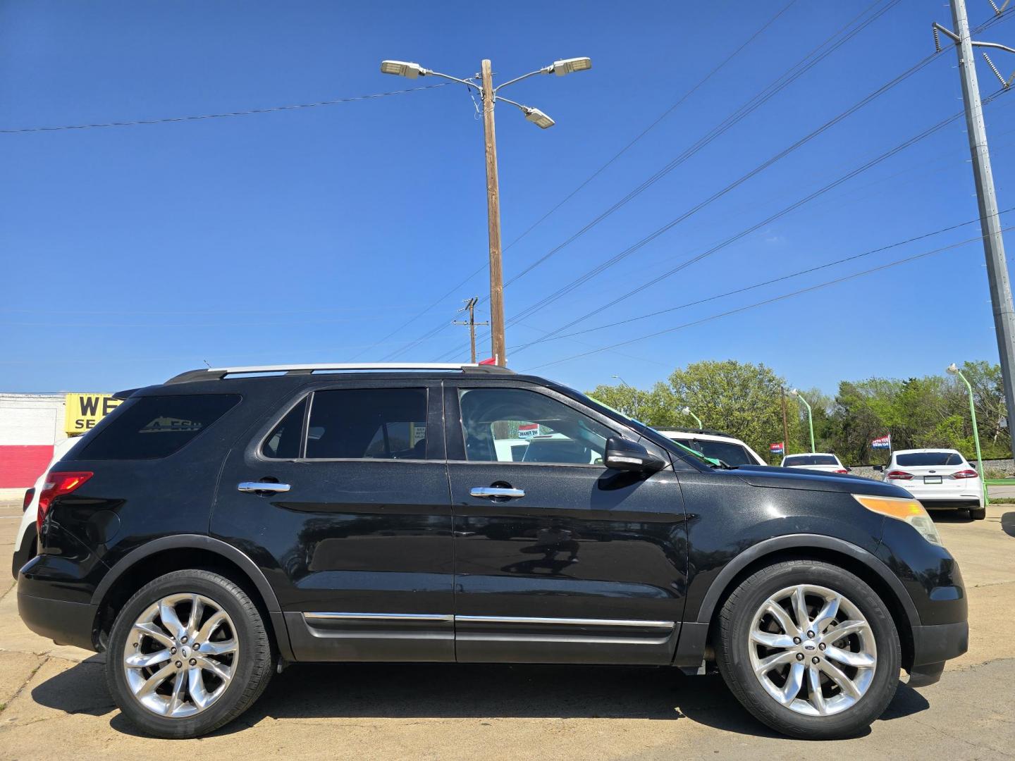 2013 BLACK Ford Explorer XLT (1FM5K7D83DG) with an 3.5L V6 DOHC 24V engine, 6-Speed Automatic transmission, located at 2660 S.Garland Avenue, Garland, TX, 75041, (469) 298-3118, 32.885551, -96.655602 - Photo#2