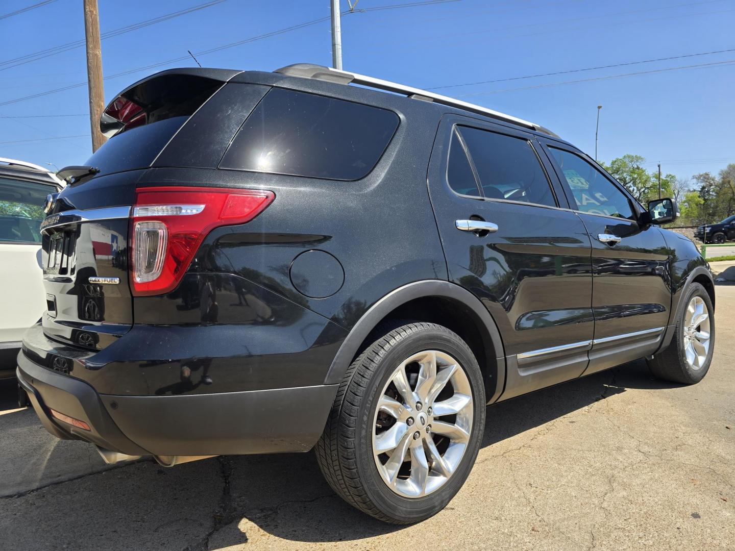 2013 BLACK Ford Explorer XLT (1FM5K7D83DG) with an 3.5L V6 DOHC 24V engine, 6-Speed Automatic transmission, located at 2660 S.Garland Avenue, Garland, TX, 75041, (469) 298-3118, 32.885551, -96.655602 - Photo#3