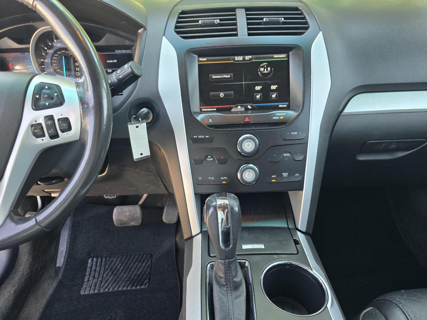 2013 BLACK Ford Explorer XLT (1FM5K7D83DG) with an 3.5L V6 DOHC 24V engine, 6-Speed Automatic transmission, located at 2660 S.Garland Avenue, Garland, TX, 75041, (469) 298-3118, 32.885551, -96.655602 - Photo#13