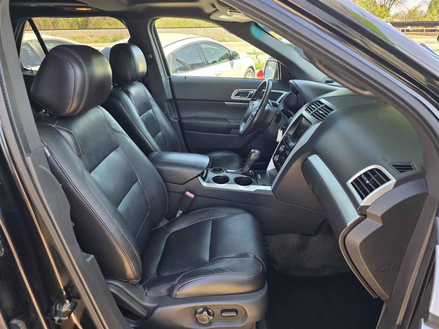 2013 BLACK Ford Explorer XLT (1FM5K7D83DG) with an 3.5L V6 DOHC 24V engine, 6-Speed Automatic transmission, located at 2660 S.Garland Avenue, Garland, TX, 75041, (469) 298-3118, 32.885551, -96.655602 - Photo#21