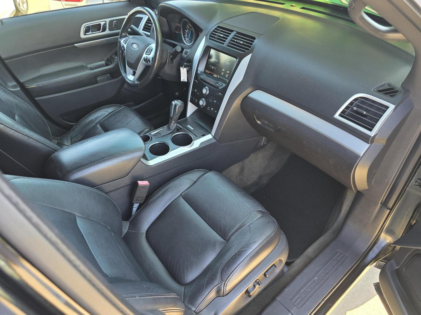 2013 BLACK Ford Explorer XLT (1FM5K7D83DG) with an 3.5L V6 DOHC 24V engine, 6-Speed Automatic transmission, located at 2660 S.Garland Avenue, Garland, TX, 75041, (469) 298-3118, 32.885551, -96.655602 - Photo#22