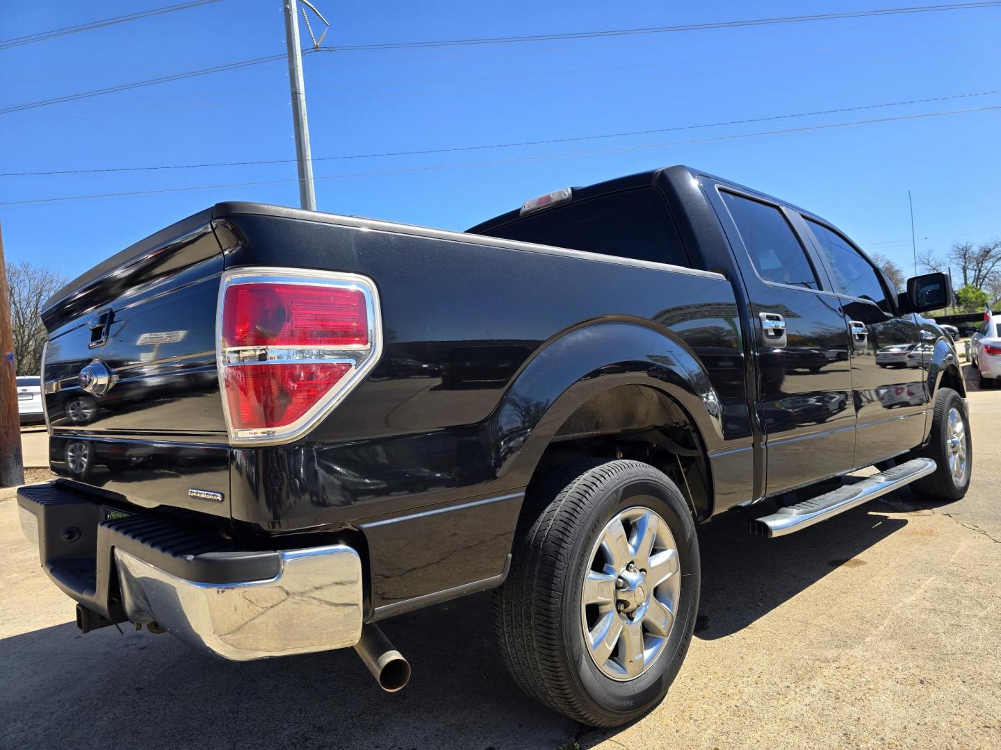 2013 BLACK Ford F-150 XLT SuperCrew (1FTEW1CM9DK) with an 3.7L V6 DOHC 24V engine, 6-Speed Automatic transmission, located at 2660 S.Garland Avenue, Garland, TX, 75041, (469) 298-3118, 32.885551, -96.655602 - Photo#3