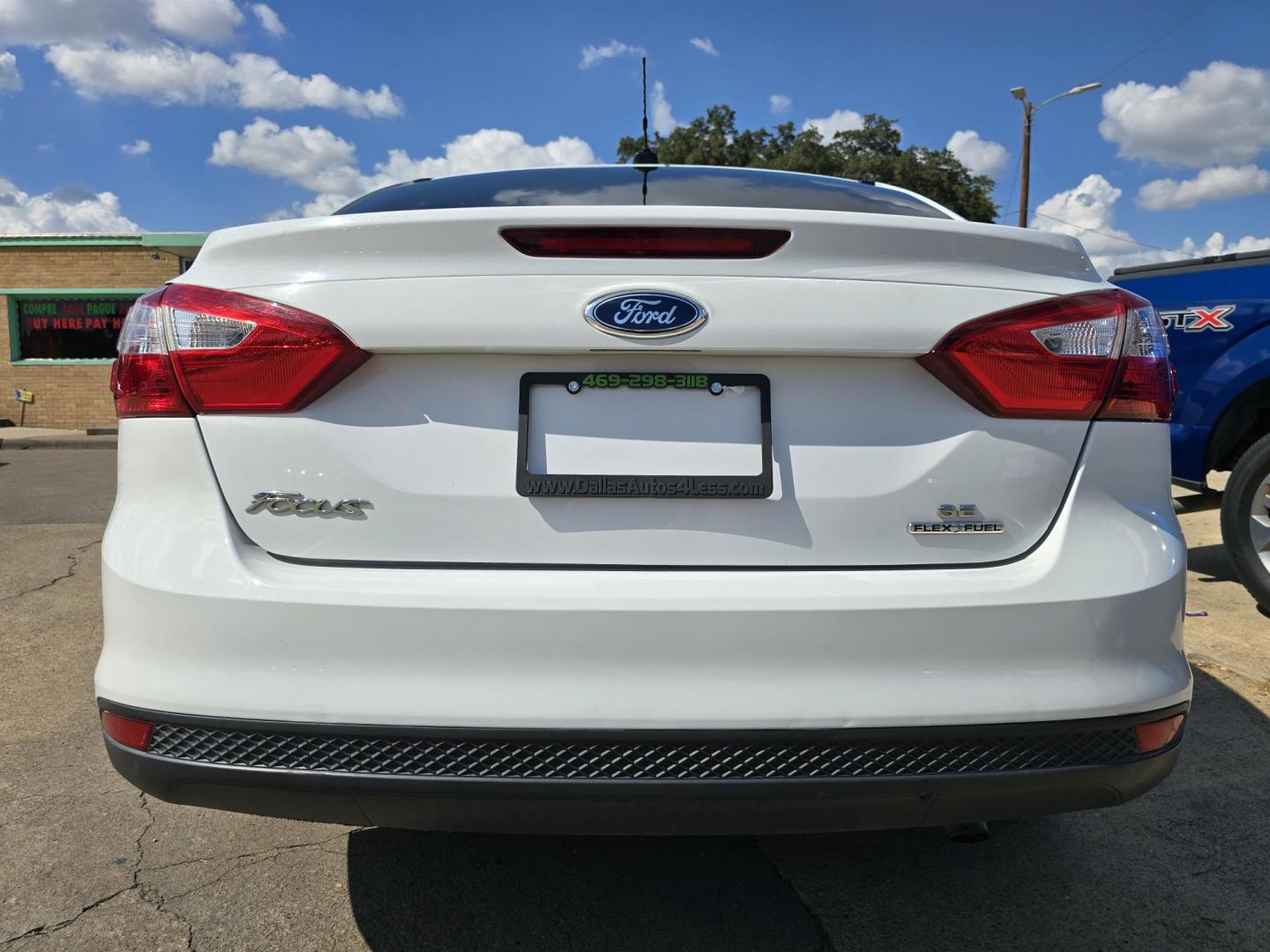 2013 WHITE Ford Focus SE (1FADP3F20DL) with an 2.0L L4 DOHC 16V engine, AUTO transmission, located at 2660 S.Garland Avenue, Garland, TX, 75041, (469) 298-3118, 32.885551, -96.655602 - Welcome to DallasAutos4Less, one of the Premier BUY HERE PAY HERE Dealers in the North Dallas Area. We specialize in financing to people with NO CREDIT or BAD CREDIT. We need proof of income, proof of residence, and a ID. Come buy your new car from us today!! This is a Super Clean 2013 FORD FOCUS - Photo#4