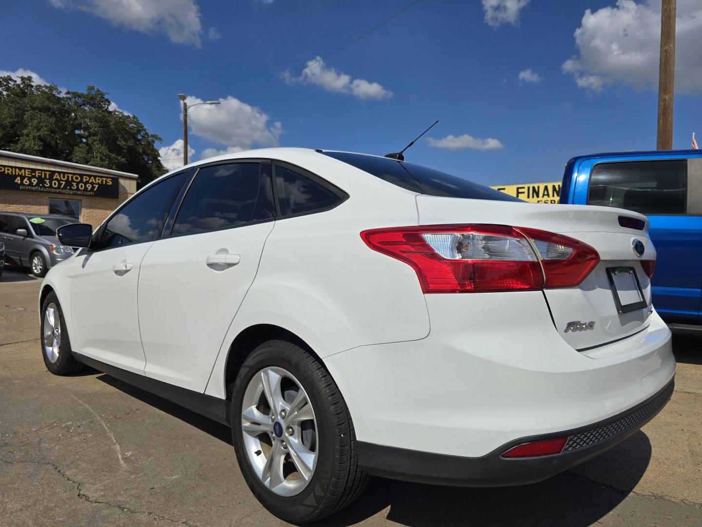 2013 WHITE Ford Focus SE (1FADP3F20DL) with an 2.0L L4 DOHC 16V engine, AUTO transmission, located at 2660 S.Garland Avenue, Garland, TX, 75041, (469) 298-3118, 32.885551, -96.655602 - Welcome to DallasAutos4Less, one of the Premier BUY HERE PAY HERE Dealers in the North Dallas Area. We specialize in financing to people with NO CREDIT or BAD CREDIT. We need proof of income, proof of residence, and a ID. Come buy your new car from us today!! This is a Super Clean 2013 FORD FOCUS - Photo#5
