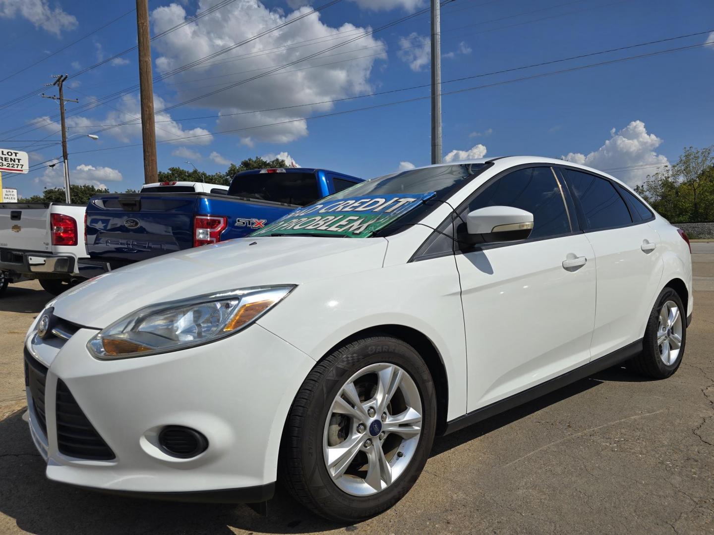 2013 WHITE Ford Focus SE (1FADP3F20DL) with an 2.0L L4 DOHC 16V engine, AUTO transmission, located at 2660 S.Garland Avenue, Garland, TX, 75041, (469) 298-3118, 32.885551, -96.655602 - Welcome to DallasAutos4Less, one of the Premier BUY HERE PAY HERE Dealers in the North Dallas Area. We specialize in financing to people with NO CREDIT or BAD CREDIT. We need proof of income, proof of residence, and a ID. Come buy your new car from us today!! This is a Super Clean 2013 FORD FOCUS - Photo#8
