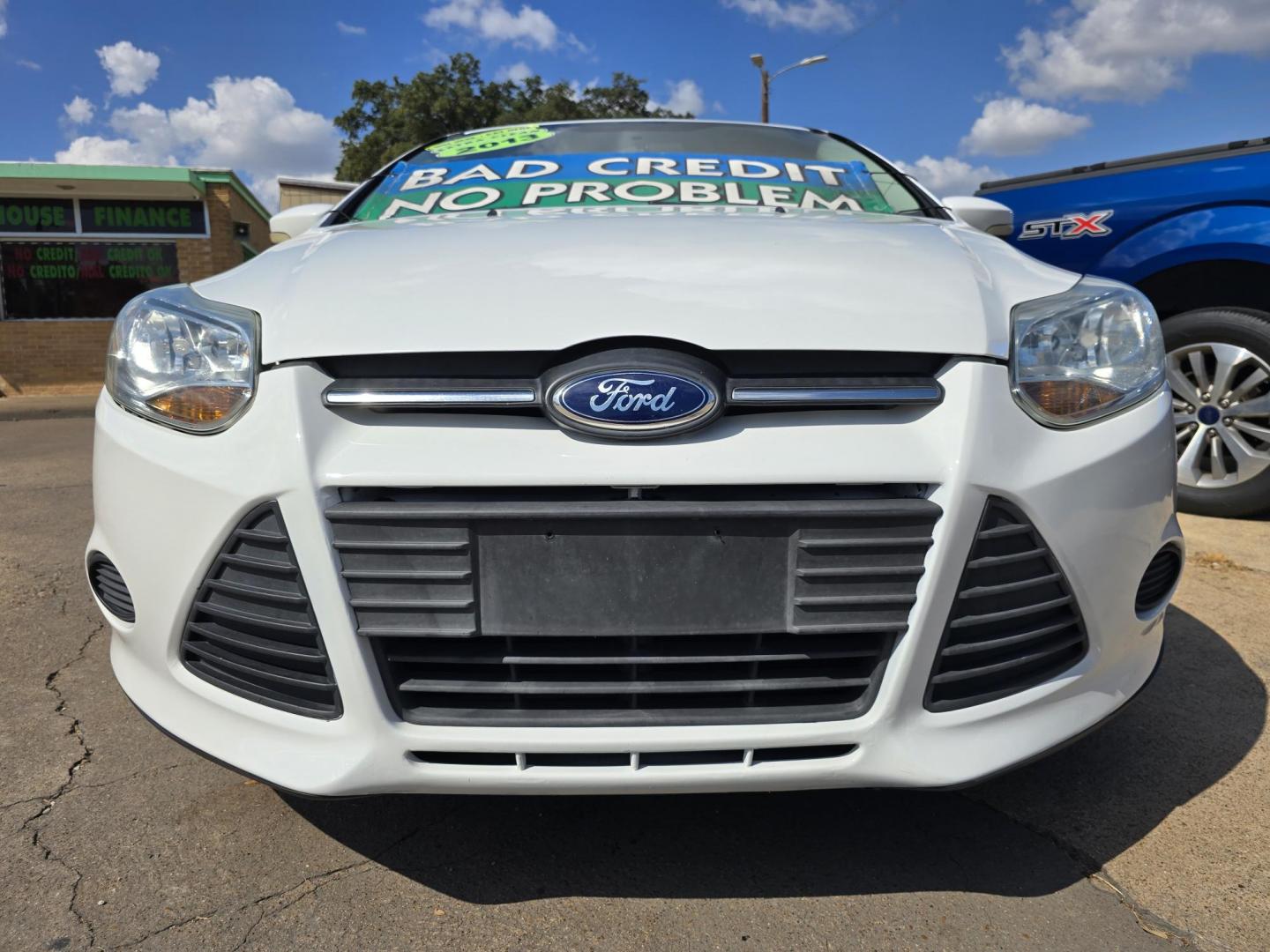 2013 WHITE Ford Focus SE (1FADP3F20DL) with an 2.0L L4 DOHC 16V engine, AUTO transmission, located at 2660 S.Garland Avenue, Garland, TX, 75041, (469) 298-3118, 32.885551, -96.655602 - Welcome to DallasAutos4Less, one of the Premier BUY HERE PAY HERE Dealers in the North Dallas Area. We specialize in financing to people with NO CREDIT or BAD CREDIT. We need proof of income, proof of residence, and a ID. Come buy your new car from us today!! This is a Super Clean 2013 FORD FOCUS - Photo#10