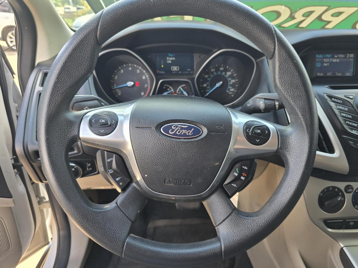 2013 WHITE Ford Focus SE (1FADP3F20DL) with an 2.0L L4 DOHC 16V engine, AUTO transmission, located at 2660 S.Garland Avenue, Garland, TX, 75041, (469) 298-3118, 32.885551, -96.655602 - Welcome to DallasAutos4Less, one of the Premier BUY HERE PAY HERE Dealers in the North Dallas Area. We specialize in financing to people with NO CREDIT or BAD CREDIT. We need proof of income, proof of residence, and a ID. Come buy your new car from us today!! This is a Super Clean 2013 FORD FOCUS - Photo#13