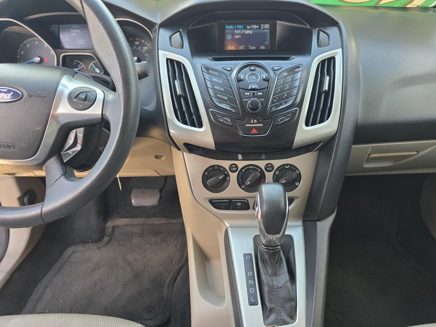 2013 WHITE Ford Focus SE (1FADP3F20DL) with an 2.0L L4 DOHC 16V engine, AUTO transmission, located at 2660 S.Garland Avenue, Garland, TX, 75041, (469) 298-3118, 32.885551, -96.655602 - Welcome to DallasAutos4Less, one of the Premier BUY HERE PAY HERE Dealers in the North Dallas Area. We specialize in financing to people with NO CREDIT or BAD CREDIT. We need proof of income, proof of residence, and a ID. Come buy your new car from us today!! This is a Super Clean 2013 FORD FOCUS - Photo#14