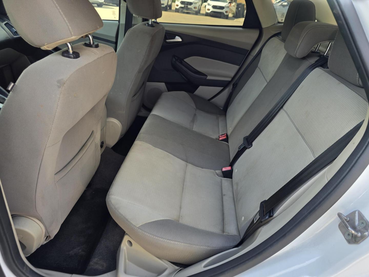 2013 WHITE Ford Focus SE (1FADP3F20DL) with an 2.0L L4 DOHC 16V engine, AUTO transmission, located at 2660 S.Garland Avenue, Garland, TX, 75041, (469) 298-3118, 32.885551, -96.655602 - Welcome to DallasAutos4Less, one of the Premier BUY HERE PAY HERE Dealers in the North Dallas Area. We specialize in financing to people with NO CREDIT or BAD CREDIT. We need proof of income, proof of residence, and a ID. Come buy your new car from us today!! This is a Super Clean 2013 FORD FOCUS - Photo#15