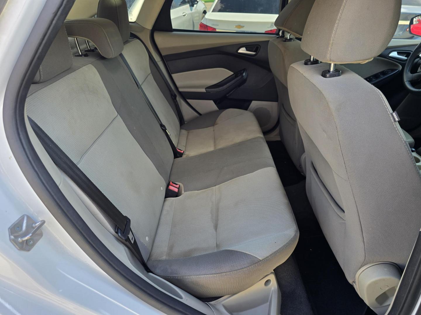 2013 WHITE Ford Focus SE (1FADP3F20DL) with an 2.0L L4 DOHC 16V engine, AUTO transmission, located at 2660 S.Garland Avenue, Garland, TX, 75041, (469) 298-3118, 32.885551, -96.655602 - Welcome to DallasAutos4Less, one of the Premier BUY HERE PAY HERE Dealers in the North Dallas Area. We specialize in financing to people with NO CREDIT or BAD CREDIT. We need proof of income, proof of residence, and a ID. Come buy your new car from us today!! This is a Super Clean 2013 FORD FOCUS - Photo#16