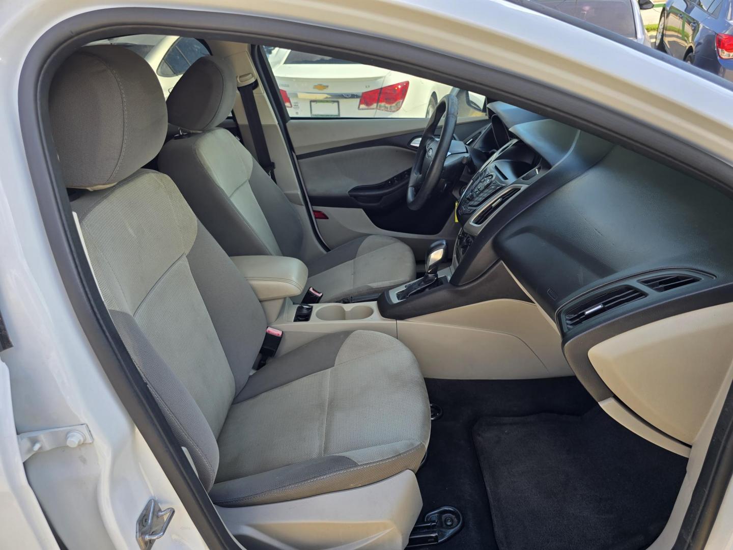 2013 WHITE Ford Focus SE (1FADP3F20DL) with an 2.0L L4 DOHC 16V engine, AUTO transmission, located at 2660 S.Garland Avenue, Garland, TX, 75041, (469) 298-3118, 32.885551, -96.655602 - Welcome to DallasAutos4Less, one of the Premier BUY HERE PAY HERE Dealers in the North Dallas Area. We specialize in financing to people with NO CREDIT or BAD CREDIT. We need proof of income, proof of residence, and a ID. Come buy your new car from us today!! This is a Super Clean 2013 FORD FOCUS - Photo#17