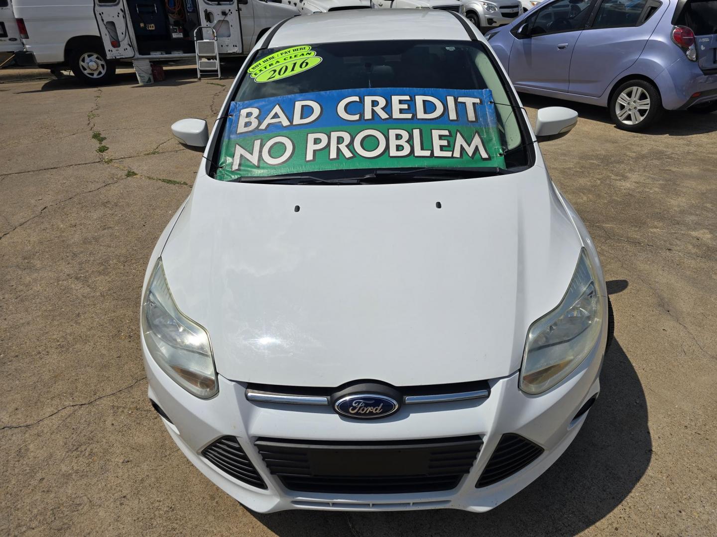 2013 WHITE Ford Focus SE (1FADP3F29DL) , AUTO transmission, located at 2660 S.Garland Avenue, Garland, TX, 75041, (469) 298-3118, 32.885551, -96.655602 - Photo#8