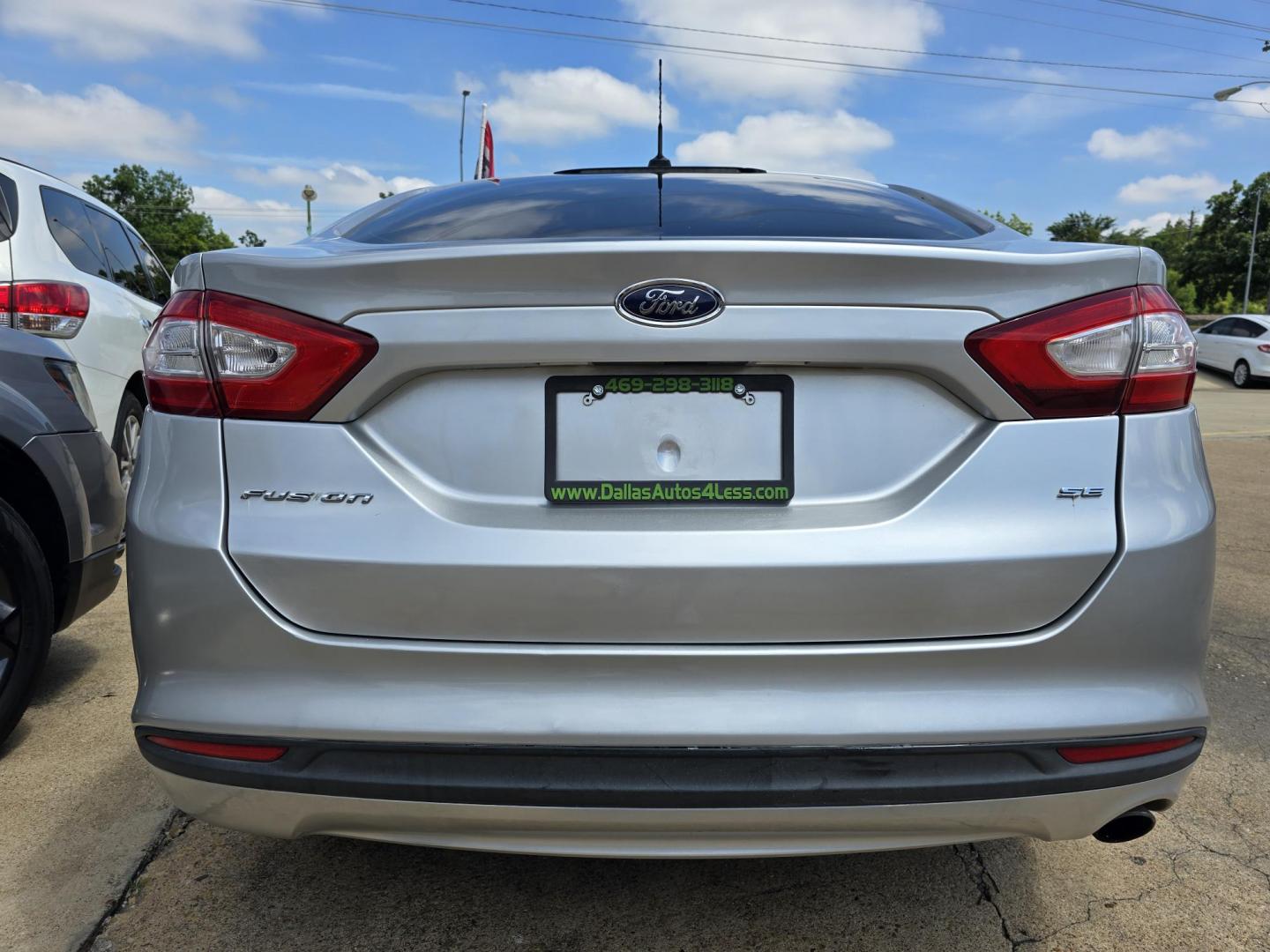 2013 SILVER Ford Fusion SE (3FA6P0H77DR) with an 2.5L L4 DOHC 16V engine, AUTO transmission, located at 2660 S.Garland Avenue, Garland, TX, 75041, (469) 298-3118, 32.885551, -96.655602 - Photo#4