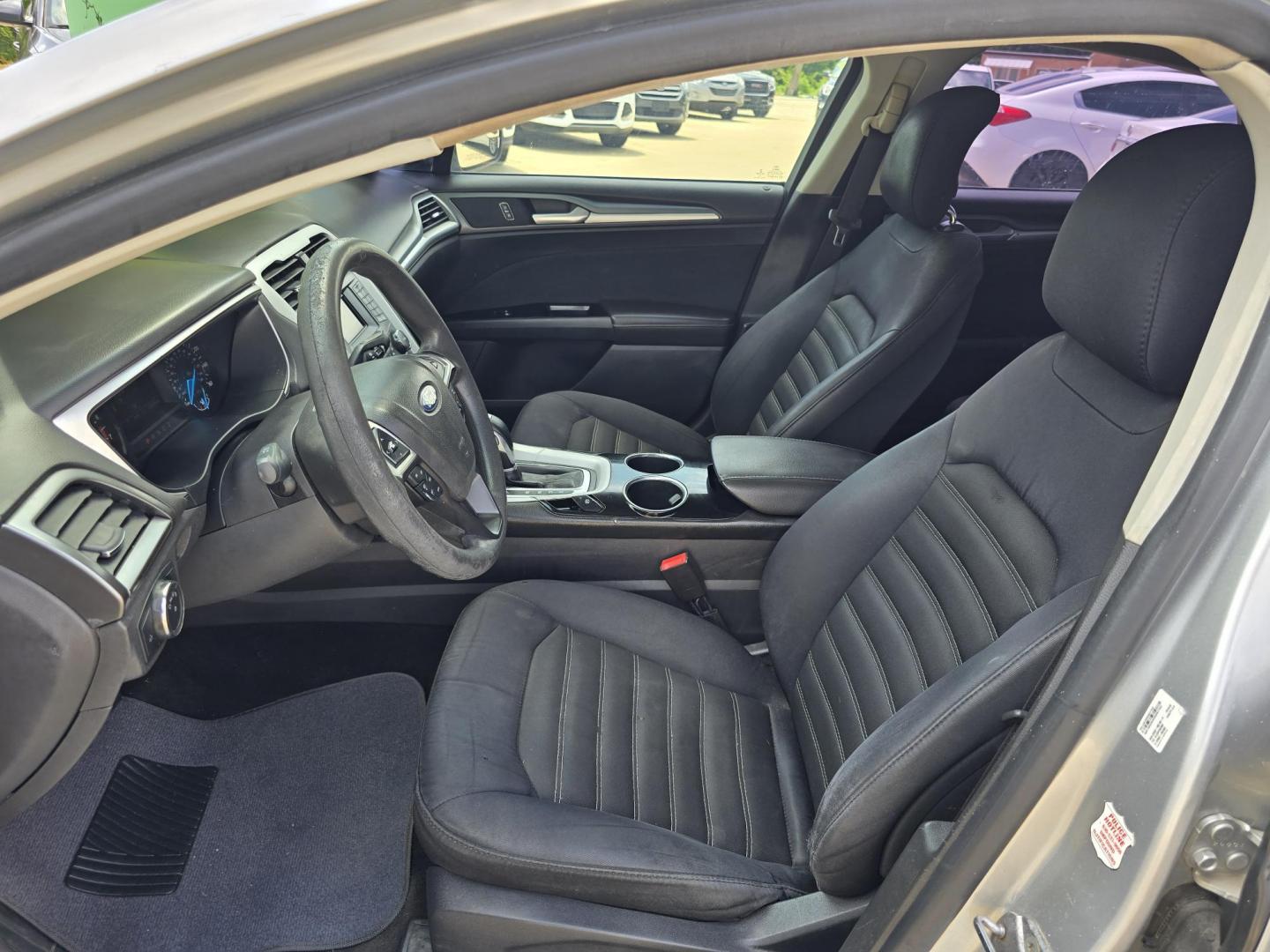 2013 SILVER Ford Fusion SE (3FA6P0H77DR) with an 2.5L L4 DOHC 16V engine, AUTO transmission, located at 2660 S.Garland Avenue, Garland, TX, 75041, (469) 298-3118, 32.885551, -96.655602 - Photo#11