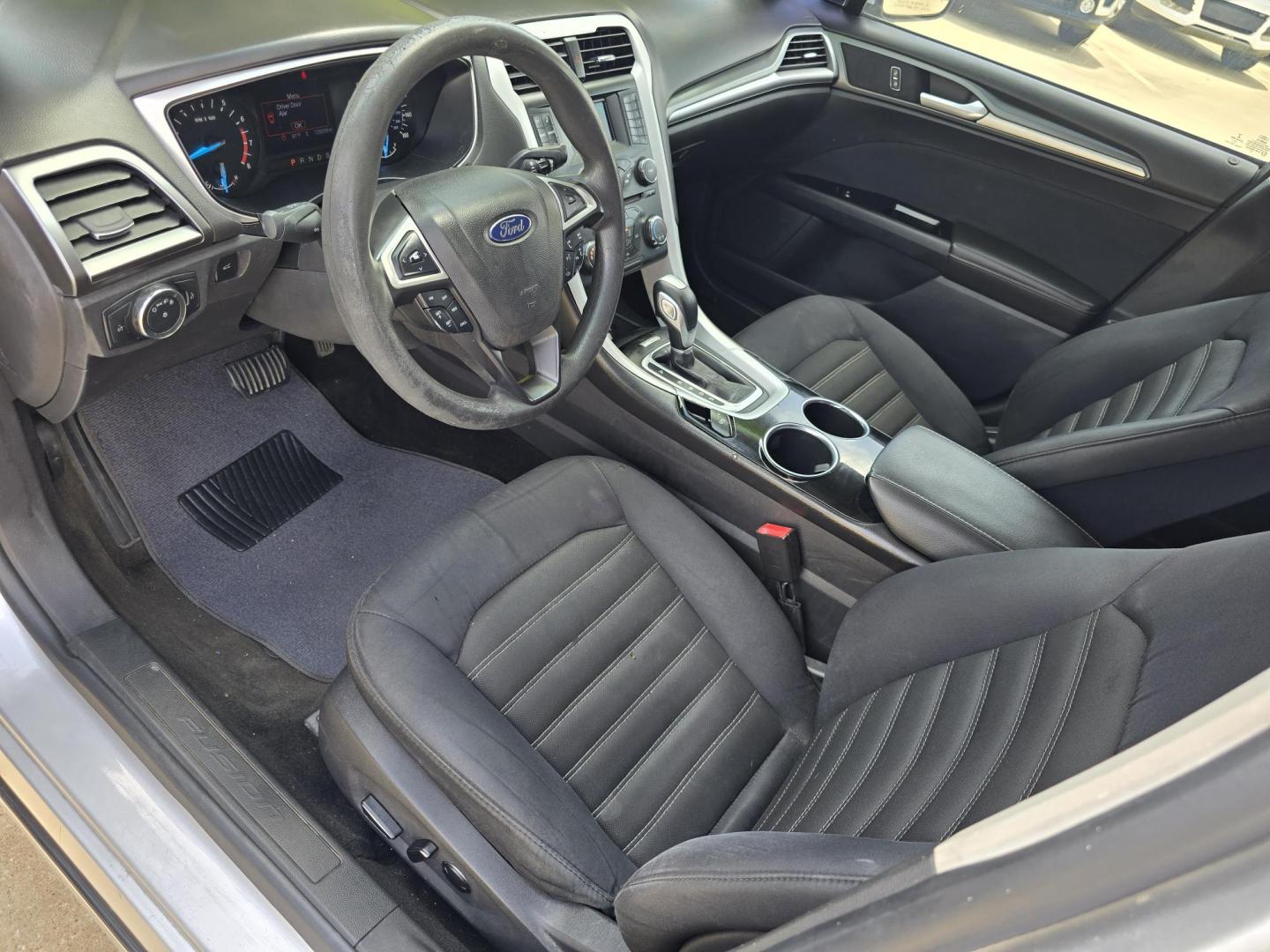 2013 SILVER Ford Fusion SE (3FA6P0H77DR) with an 2.5L L4 DOHC 16V engine, AUTO transmission, located at 2660 S.Garland Avenue, Garland, TX, 75041, (469) 298-3118, 32.885551, -96.655602 - Photo#10