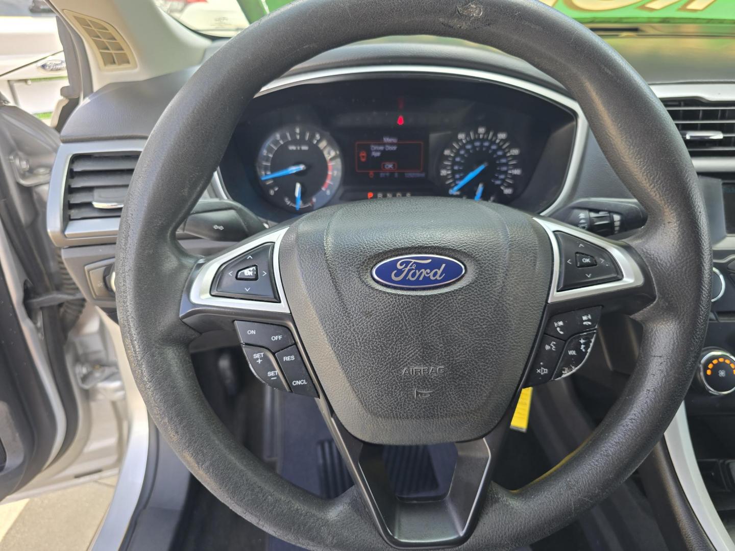 2013 SILVER Ford Fusion SE (3FA6P0H77DR) with an 2.5L L4 DOHC 16V engine, AUTO transmission, located at 2660 S.Garland Avenue, Garland, TX, 75041, (469) 298-3118, 32.885551, -96.655602 - Photo#12