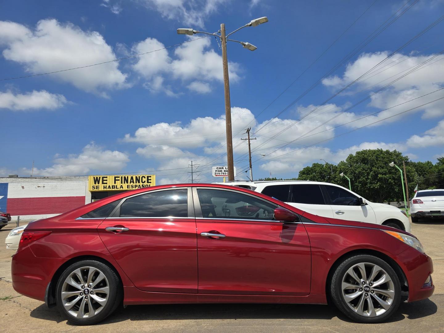 2013 RED Hyundai Sonata Limited (5NPEC4AC6DH) with an 2.4L L4 DOHC 16V engine, 6-Speed Automatic transmission, located at 2660 S.Garland Avenue, Garland, TX, 75041, (469) 298-3118, 32.885551, -96.655602 - Photo#2