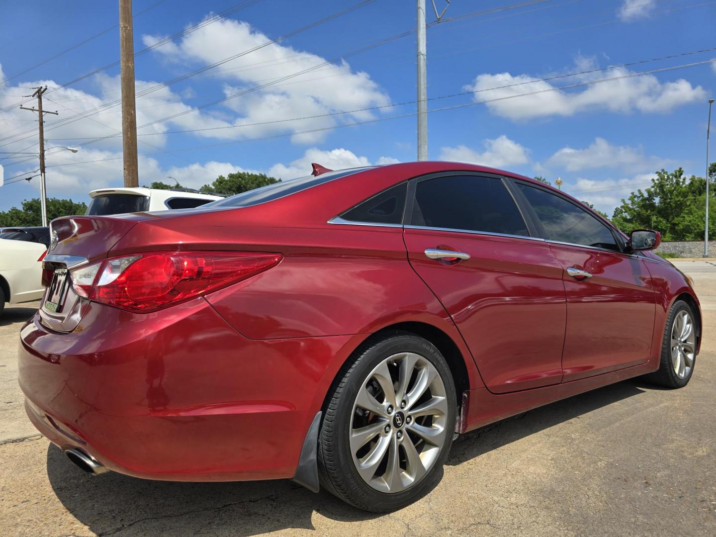 2013 RED Hyundai Sonata Limited (5NPEC4AC6DH) with an 2.4L L4 DOHC 16V engine, 6-Speed Automatic transmission, located at 2660 S.Garland Avenue, Garland, TX, 75041, (469) 298-3118, 32.885551, -96.655602 - Photo#3