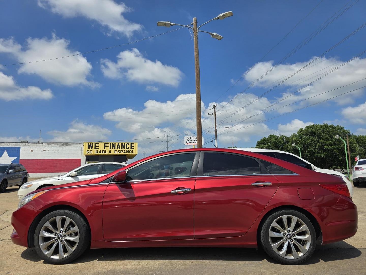 2013 RED Hyundai Sonata Limited (5NPEC4AC6DH) with an 2.4L L4 DOHC 16V engine, 6-Speed Automatic transmission, located at 2660 S.Garland Avenue, Garland, TX, 75041, (469) 298-3118, 32.885551, -96.655602 - Photo#6