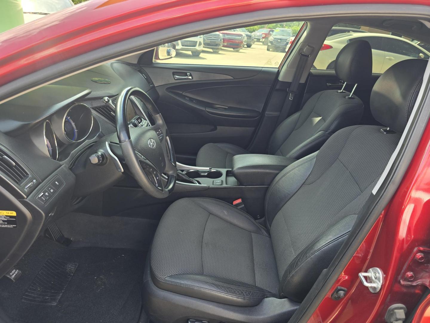 2013 RED Hyundai Sonata Limited (5NPEC4AC6DH) with an 2.4L L4 DOHC 16V engine, 6-Speed Automatic transmission, located at 2660 S.Garland Avenue, Garland, TX, 75041, (469) 298-3118, 32.885551, -96.655602 - Photo#11