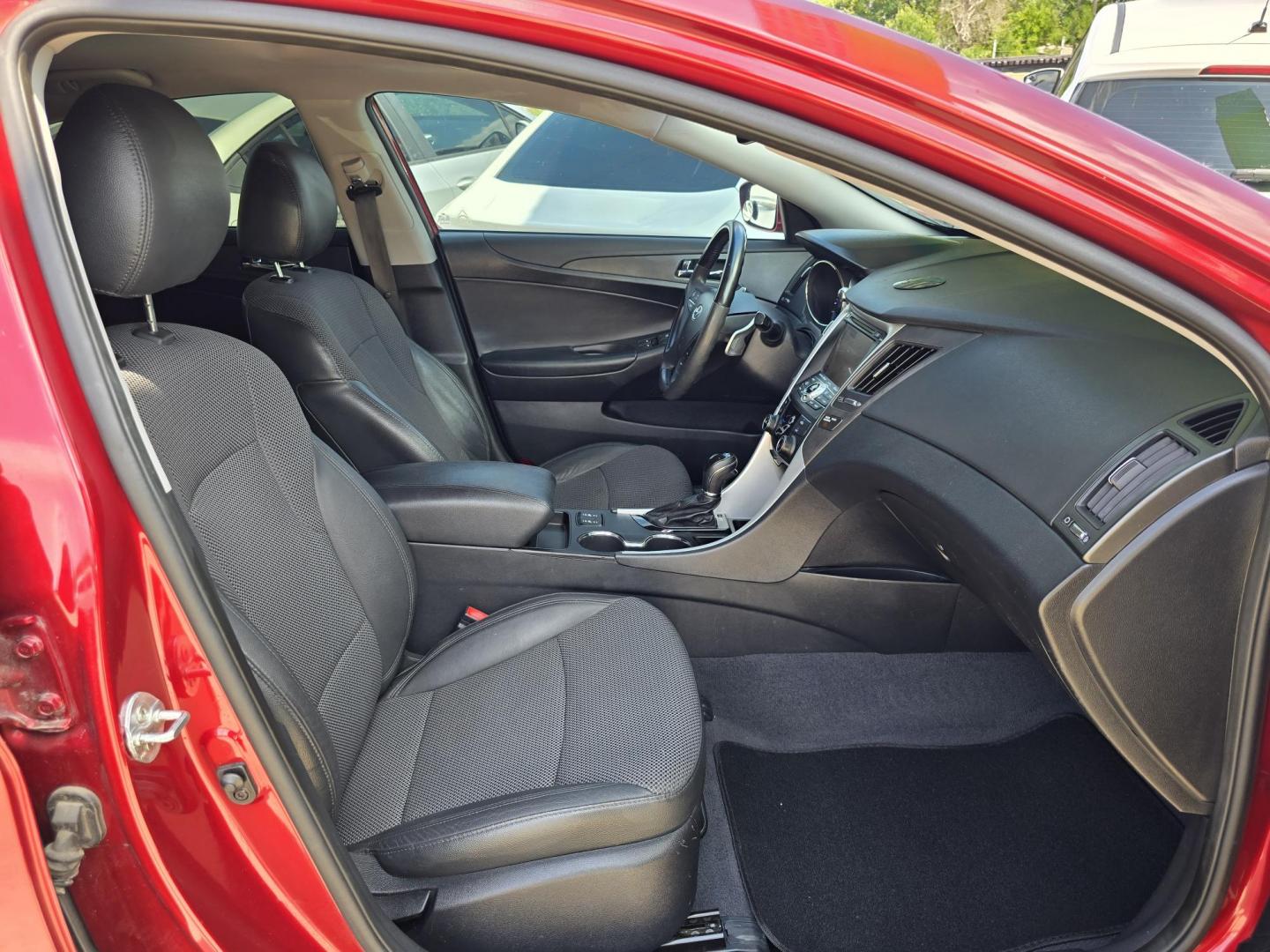 2013 RED Hyundai Sonata Limited (5NPEC4AC6DH) with an 2.4L L4 DOHC 16V engine, 6-Speed Automatic transmission, located at 2660 S.Garland Avenue, Garland, TX, 75041, (469) 298-3118, 32.885551, -96.655602 - Photo#20