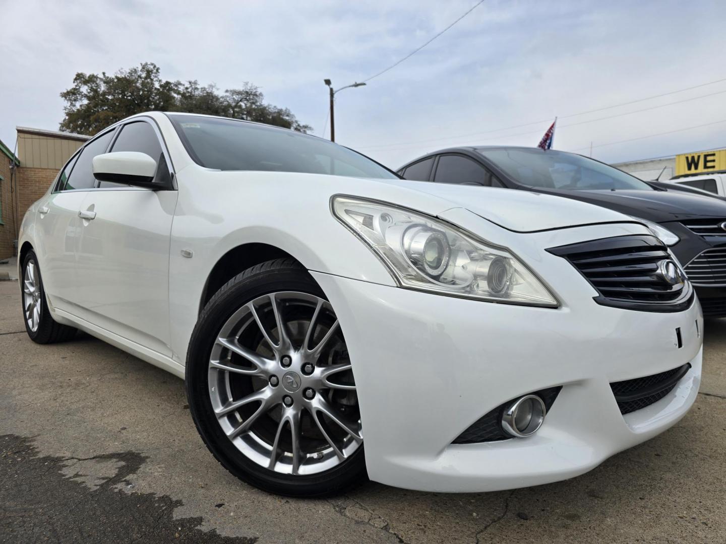 2013 WHITE Infiniti G Sedan Journey (JN1CV6AP0DM) with an 3.7L V6 DOHC 24V engine, 5-Speed Automatic transmission, located at 2660 S.Garland Avenue, Garland, TX, 75041, (469) 298-3118, 32.885551, -96.655602 - Photo#0