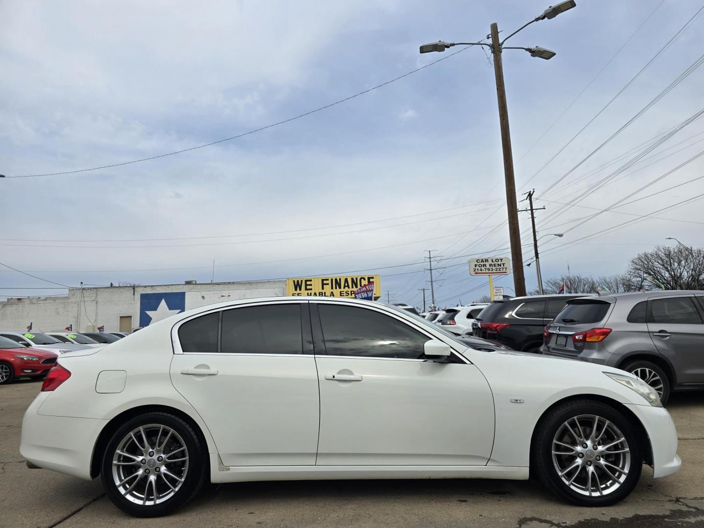 2013 WHITE Infiniti G Sedan Journey (JN1CV6AP0DM) with an 3.7L V6 DOHC 24V engine, 5-Speed Automatic transmission, located at 2660 S.Garland Avenue, Garland, TX, 75041, (469) 298-3118, 32.885551, -96.655602 - Photo#2