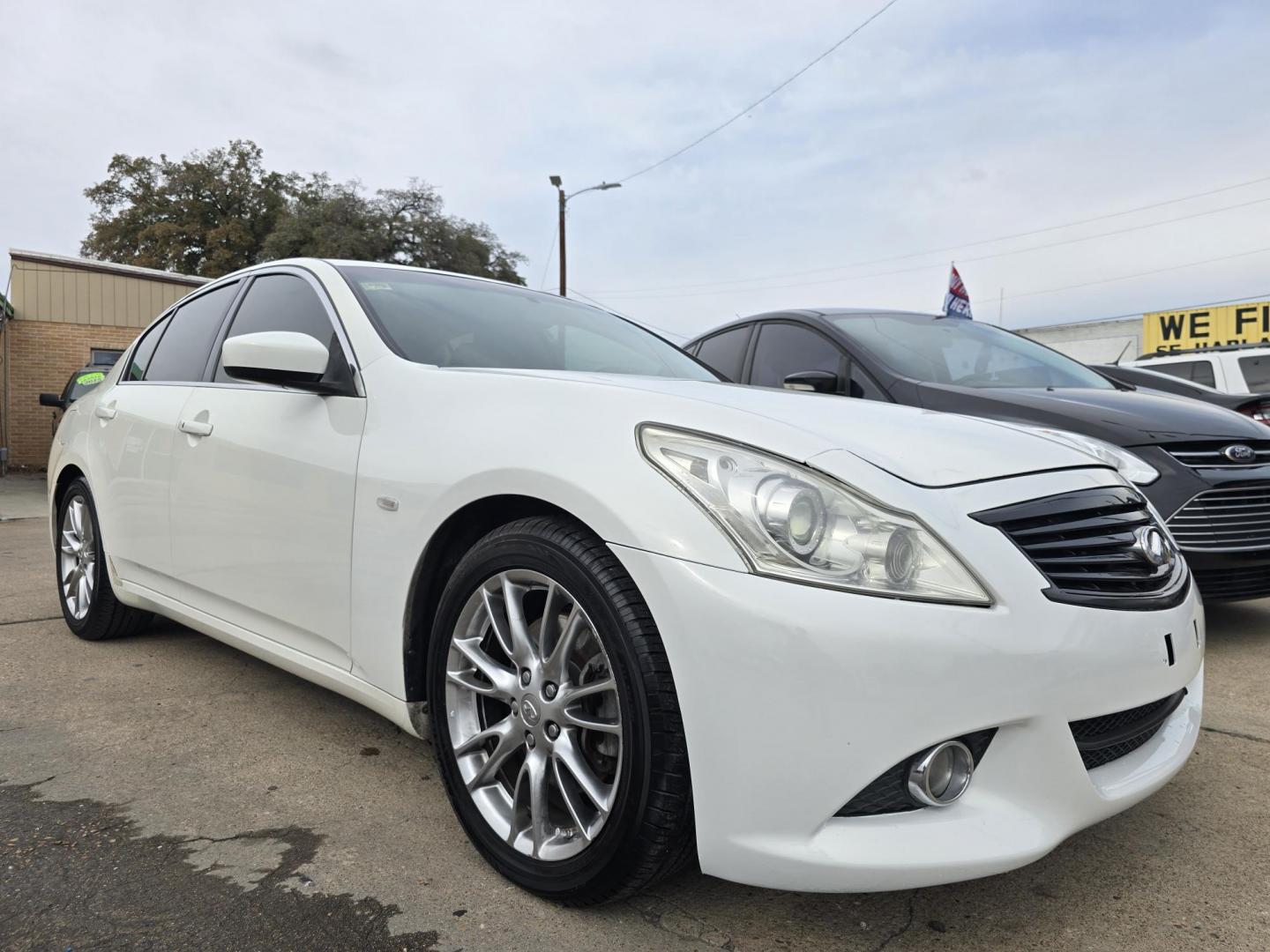 2013 WHITE Infiniti G Sedan Journey (JN1CV6AP0DM) with an 3.7L V6 DOHC 24V engine, 5-Speed Automatic transmission, located at 2660 S.Garland Avenue, Garland, TX, 75041, (469) 298-3118, 32.885551, -96.655602 - Photo#1