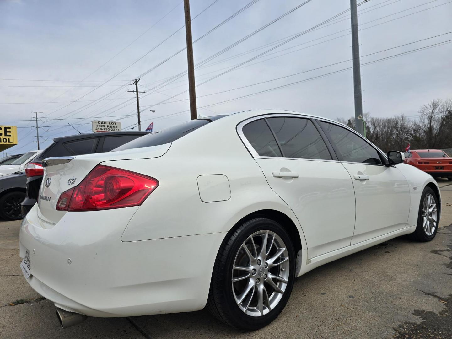 2013 WHITE Infiniti G Sedan Journey (JN1CV6AP0DM) with an 3.7L V6 DOHC 24V engine, 5-Speed Automatic transmission, located at 2660 S.Garland Avenue, Garland, TX, 75041, (469) 298-3118, 32.885551, -96.655602 - Photo#3