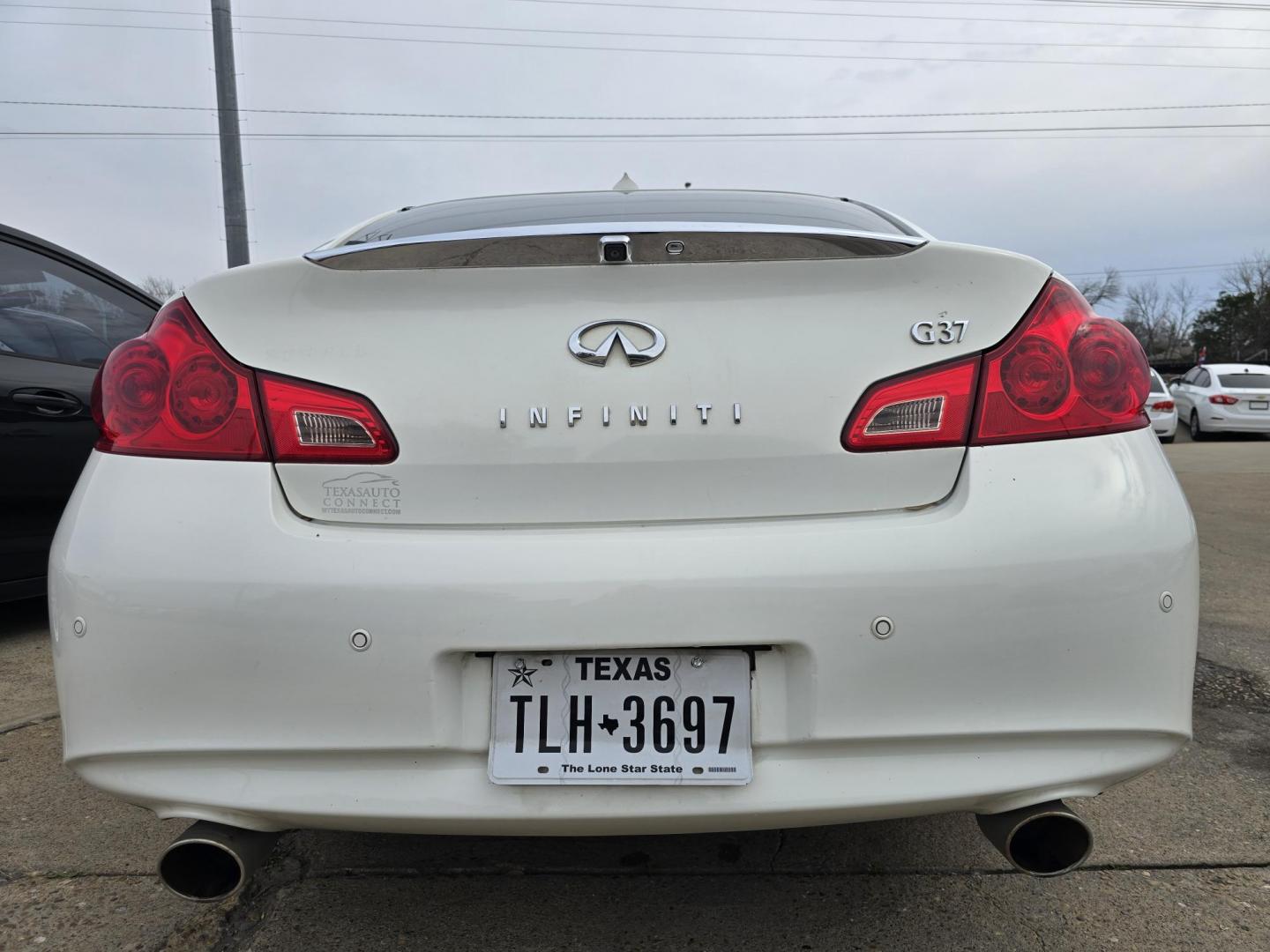 2013 WHITE Infiniti G Sedan Journey (JN1CV6AP0DM) with an 3.7L V6 DOHC 24V engine, 5-Speed Automatic transmission, located at 2660 S.Garland Avenue, Garland, TX, 75041, (469) 298-3118, 32.885551, -96.655602 - Photo#4