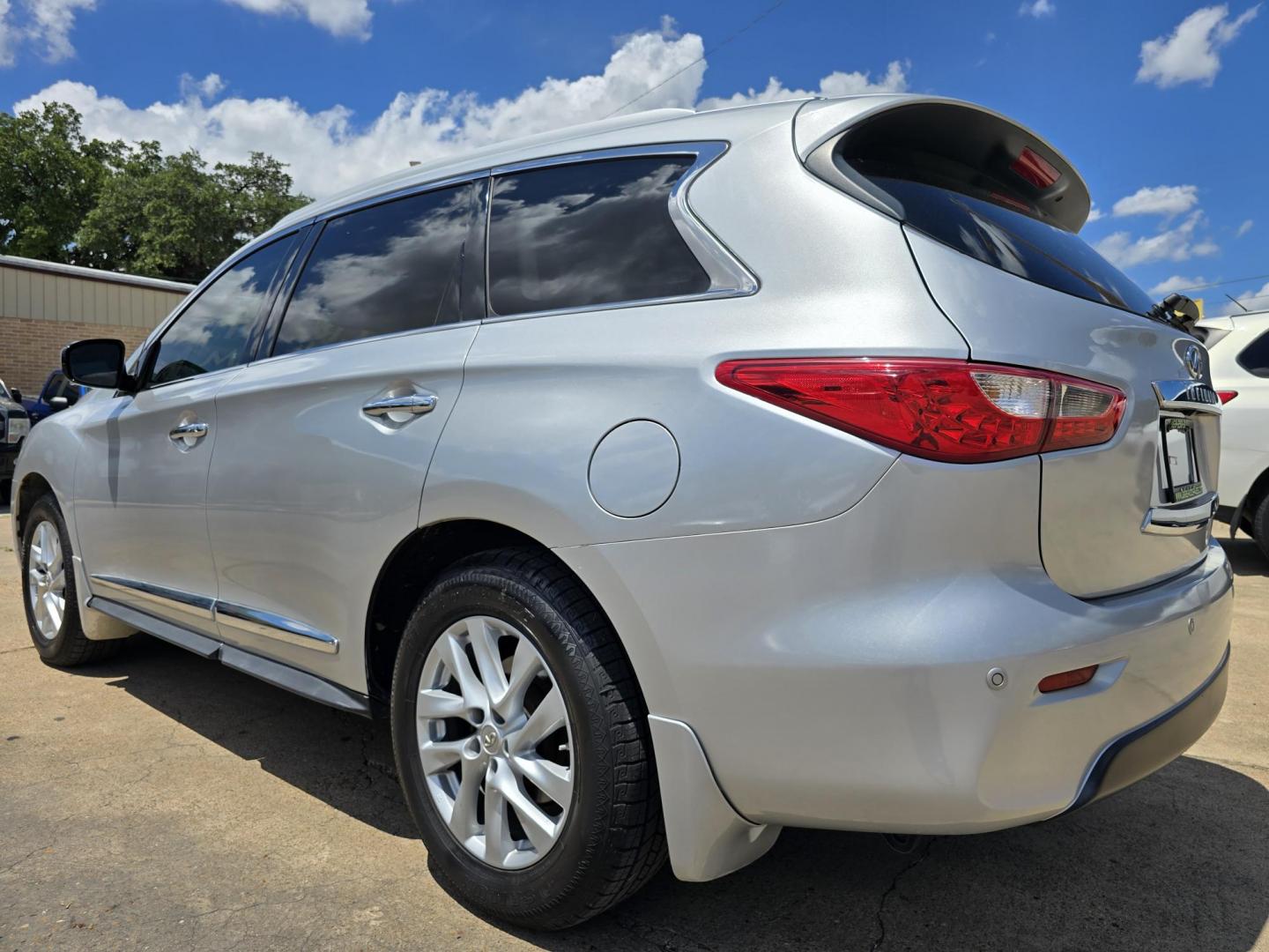 2013 SILVER Infiniti JX (5N1AL0MM7DC) with an 3.5L V6 DOHC 24V engine, Continuously Variable Transmission transmission, located at 2660 S.Garland Avenue, Garland, TX, 75041, (469) 298-3118, 32.885551, -96.655602 - Photo#5