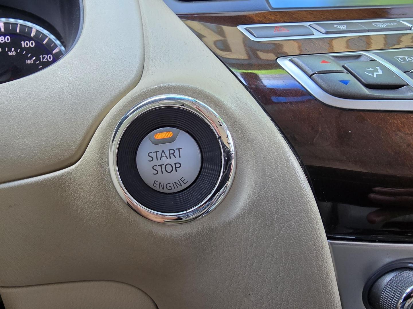 2013 SILVER Infiniti JX (5N1AL0MM7DC) with an 3.5L V6 DOHC 24V engine, Continuously Variable Transmission transmission, located at 2660 S.Garland Avenue, Garland, TX, 75041, (469) 298-3118, 32.885551, -96.655602 - Photo#13