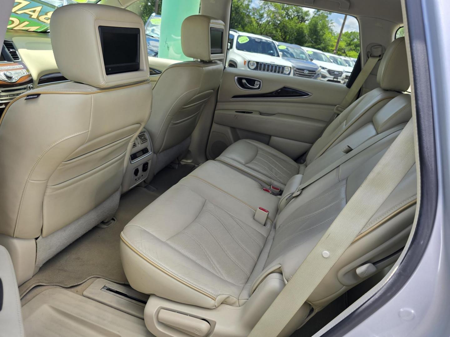 2013 SILVER Infiniti JX (5N1AL0MM7DC) with an 3.5L V6 DOHC 24V engine, Continuously Variable Transmission transmission, located at 2660 S.Garland Avenue, Garland, TX, 75041, (469) 298-3118, 32.885551, -96.655602 - Photo#18