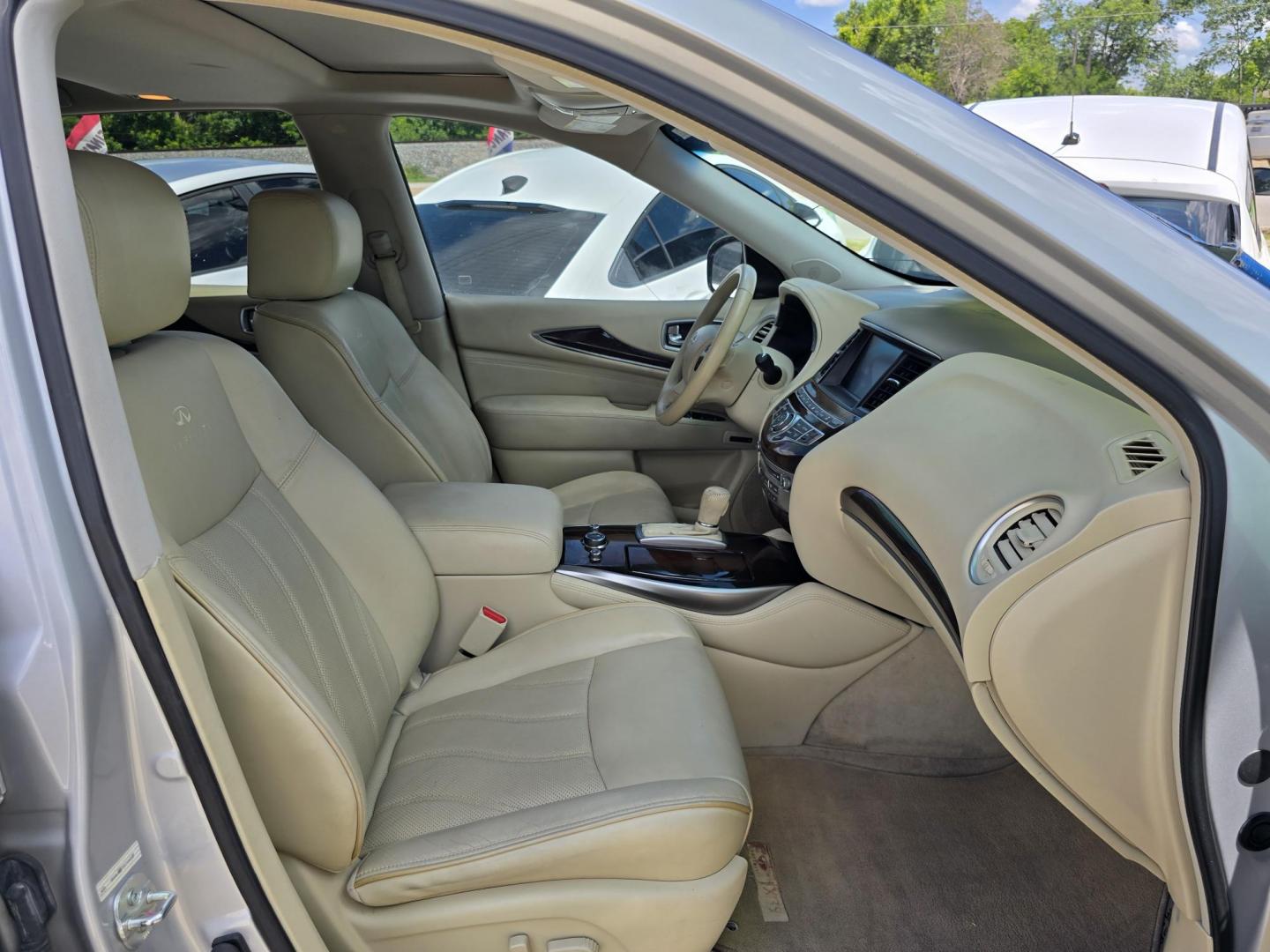 2013 SILVER Infiniti JX (5N1AL0MM7DC) with an 3.5L V6 DOHC 24V engine, Continuously Variable Transmission transmission, located at 2660 S.Garland Avenue, Garland, TX, 75041, (469) 298-3118, 32.885551, -96.655602 - Photo#23