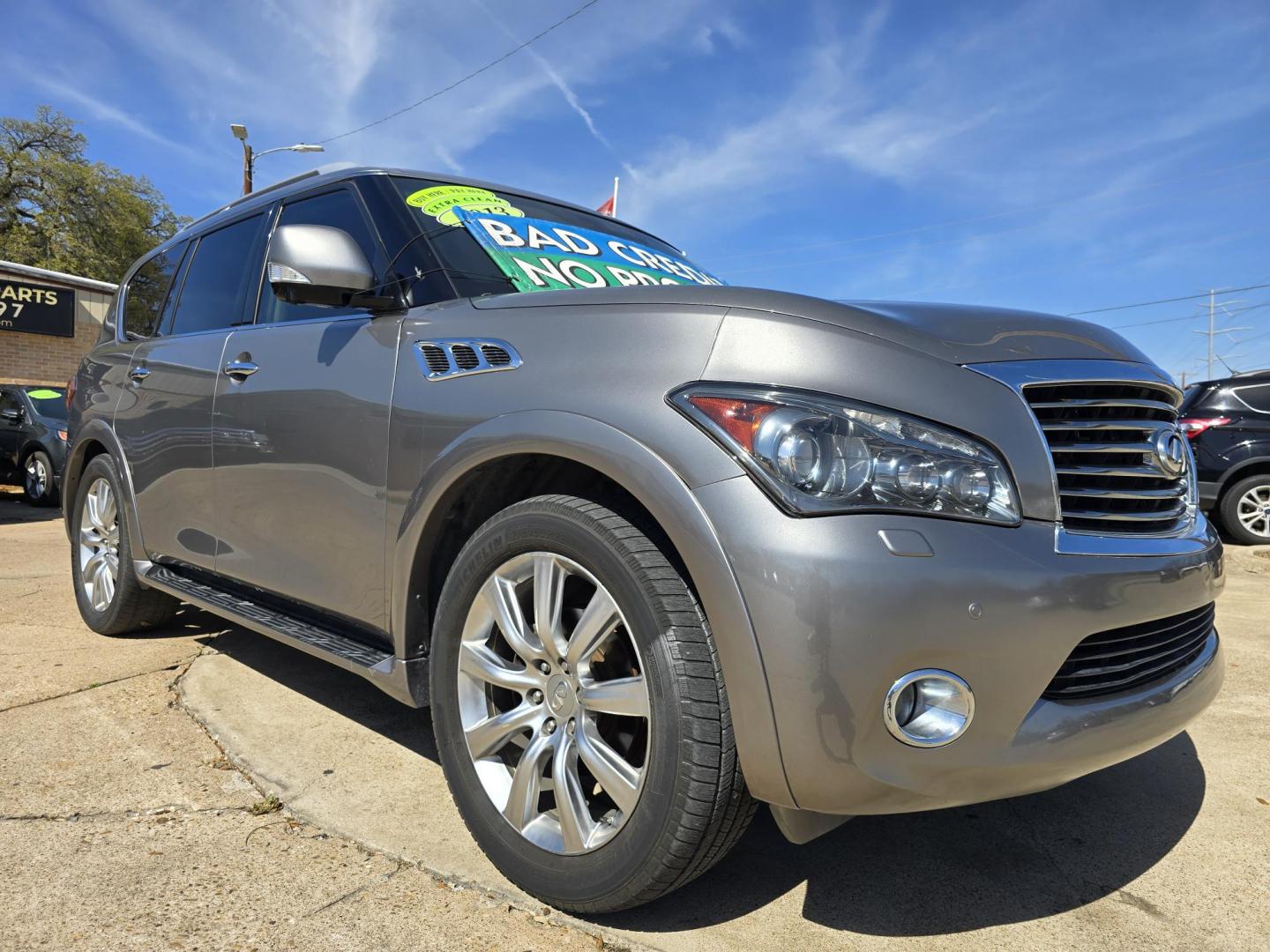 2013 SILVER Infiniti QX56 (JN8AZ2NF2D9) with an 5.6L V8 DOHC 32V engine, 5-Speed Automatic transmission, located at 2660 S.Garland Avenue, Garland, TX, 75041, (469) 298-3118, 32.885551, -96.655602 - Photo#1