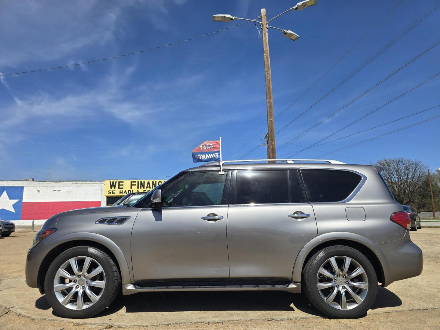 2013 SILVER Infiniti QX56 (JN8AZ2NF2D9) with an 5.6L V8 DOHC 32V engine, 5-Speed Automatic transmission, located at 2660 S.Garland Avenue, Garland, TX, 75041, (469) 298-3118, 32.885551, -96.655602 - Photo#6