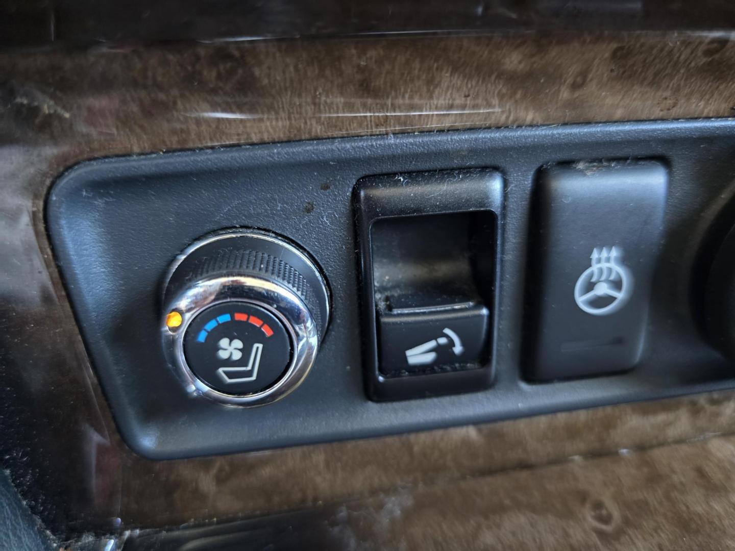 2013 SILVER Infiniti QX56 (JN8AZ2NF2D9) with an 5.6L V8 DOHC 32V engine, 5-Speed Automatic transmission, located at 2660 S.Garland Avenue, Garland, TX, 75041, (469) 298-3118, 32.885551, -96.655602 - Photo#17