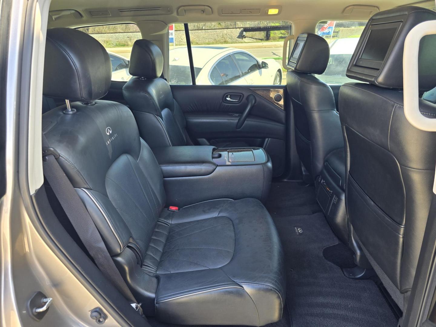 2013 SILVER Infiniti QX56 (JN8AZ2NF2D9) with an 5.6L V8 DOHC 32V engine, 5-Speed Automatic transmission, located at 2660 S.Garland Avenue, Garland, TX, 75041, (469) 298-3118, 32.885551, -96.655602 - Photo#22