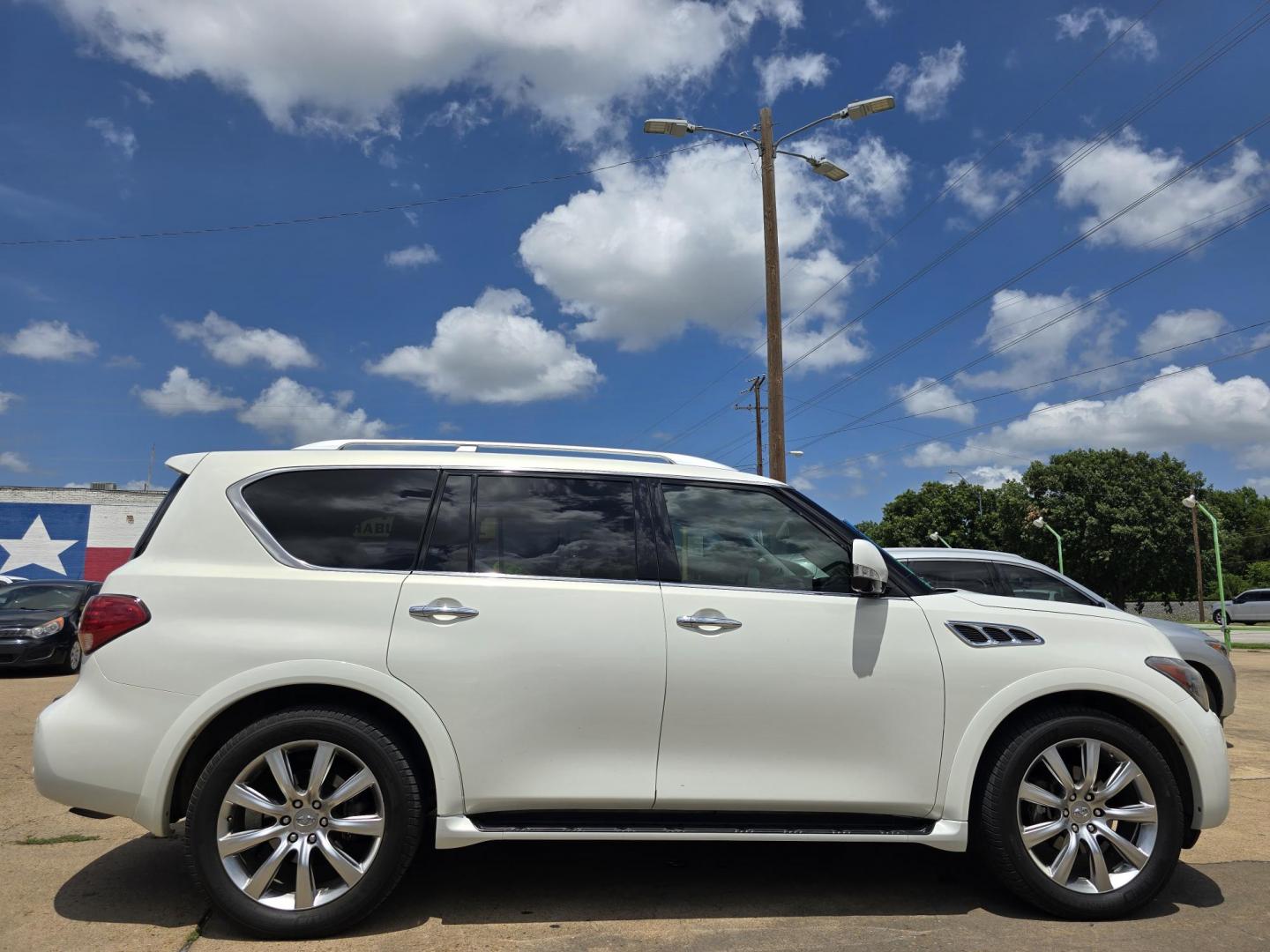 2013 DIAMOND WHITE Infiniti QX56 (JN8AZ2NEXD9) with an 5.6L V8 DOHC 32V engine, 5-Speed Automatic transmission, located at 2660 S.Garland Avenue, Garland, TX, 75041, (469) 298-3118, 32.885551, -96.655602 - Photo#2