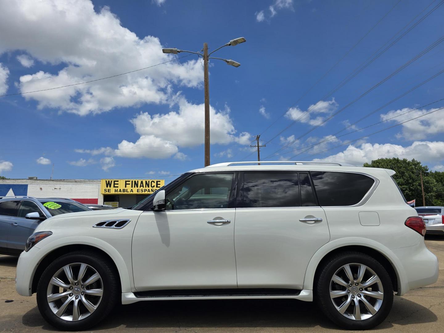 2013 DIAMOND WHITE Infiniti QX56 (JN8AZ2NEXD9) with an 5.6L V8 DOHC 32V engine, 5-Speed Automatic transmission, located at 2660 S.Garland Avenue, Garland, TX, 75041, (469) 298-3118, 32.885551, -96.655602 - Photo#7