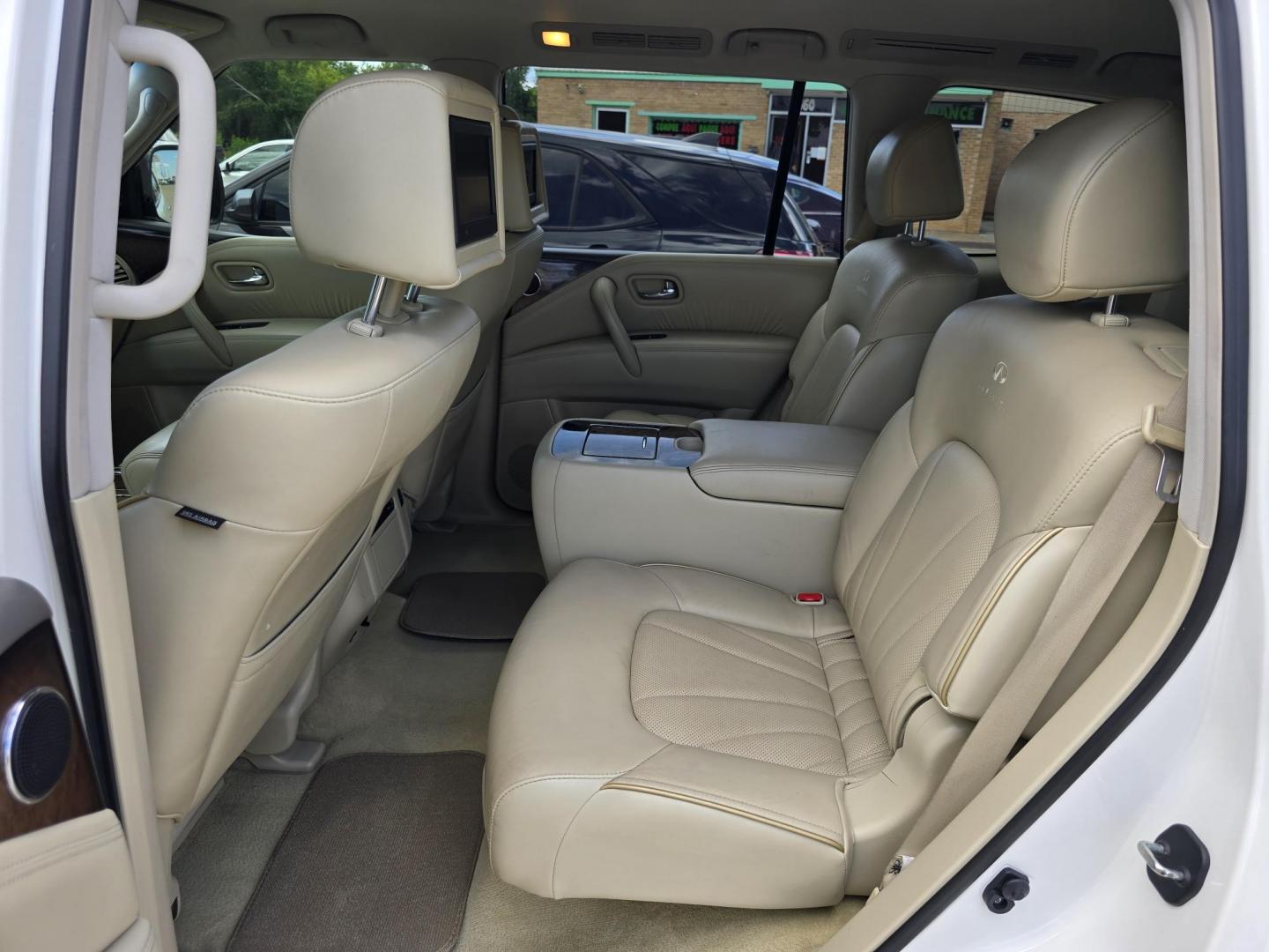 2013 DIAMOND WHITE Infiniti QX56 (JN8AZ2NEXD9) with an 5.6L V8 DOHC 32V engine, 5-Speed Automatic transmission, located at 2660 S.Garland Avenue, Garland, TX, 75041, (469) 298-3118, 32.885551, -96.655602 - Photo#17
