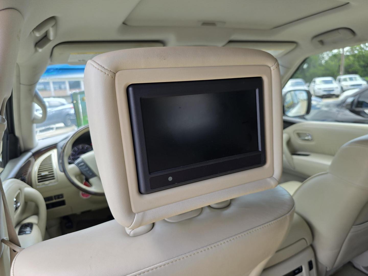2013 DIAMOND WHITE Infiniti QX56 (JN8AZ2NEXD9) with an 5.6L V8 DOHC 32V engine, 5-Speed Automatic transmission, located at 2660 S.Garland Avenue, Garland, TX, 75041, (469) 298-3118, 32.885551, -96.655602 - Photo#18