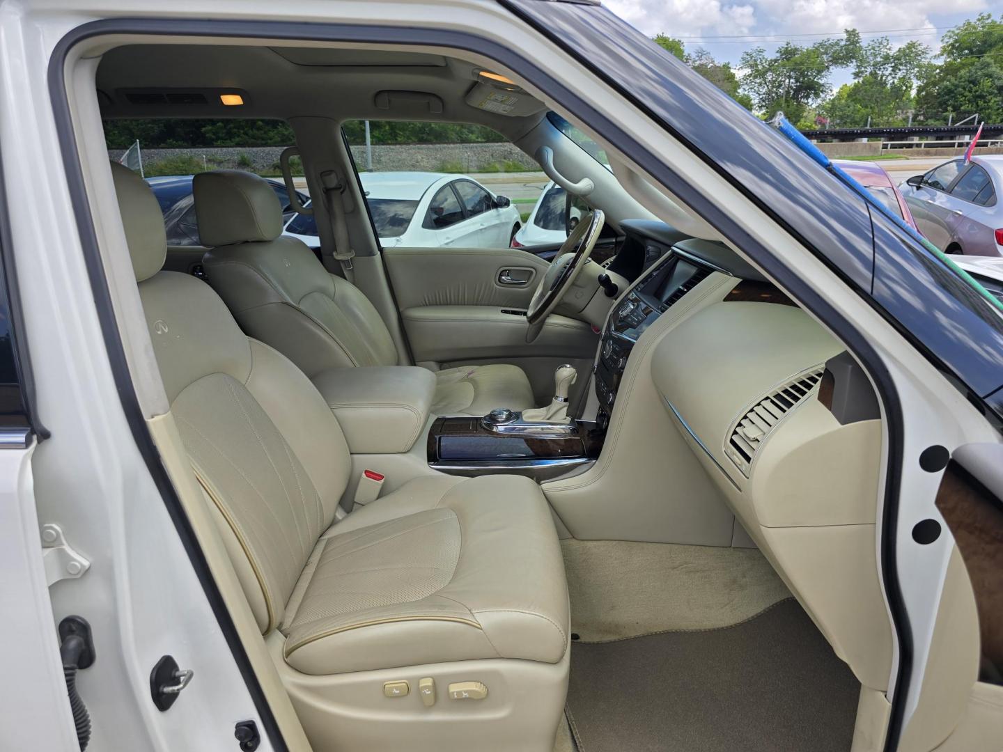 2013 DIAMOND WHITE Infiniti QX56 (JN8AZ2NEXD9) with an 5.6L V8 DOHC 32V engine, 5-Speed Automatic transmission, located at 2660 S.Garland Avenue, Garland, TX, 75041, (469) 298-3118, 32.885551, -96.655602 - Photo#22